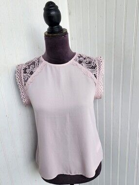 NWT Express Women's Sleeveless Top Round Neck Lace Blush Pink Blouse Keyhole XS